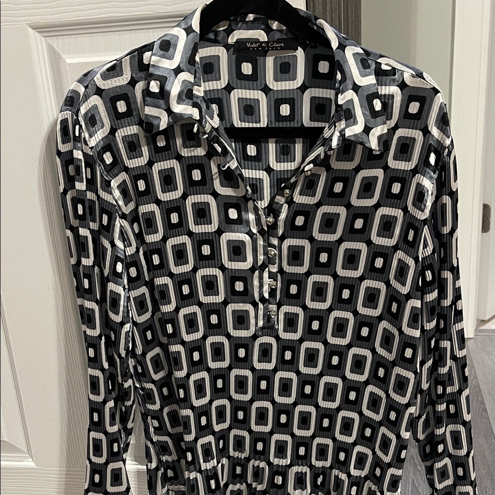Violet & Claire Black and White Geometric Top